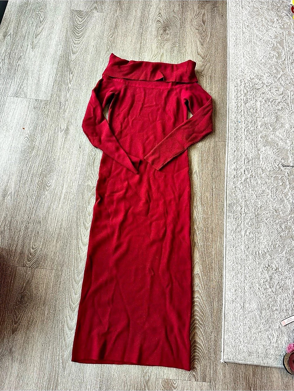 Aritzia Clairvoy Off-Shoulder Maxi Dress in Red Size Large NWT